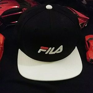 Clean Fila snapback Blk and White